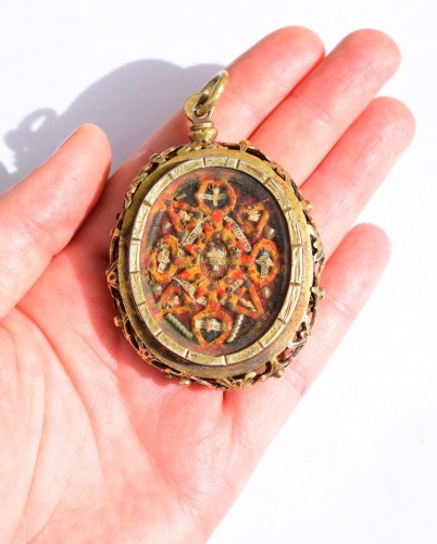 Pierced Silver Gilt Reliquary Pendant. Spanish, Early 17th Century. - 