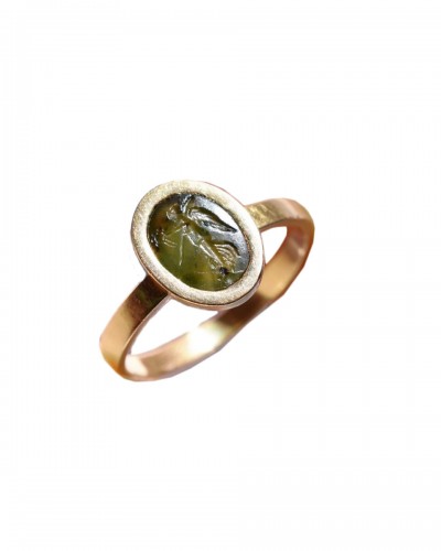 Gold Ring With A Roman Chromium Chalcedony Intaglio Of The Goddess Nike.