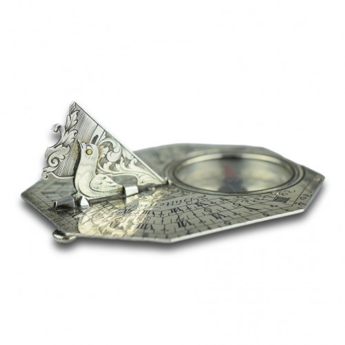 Collections Instruments scientifiques - Cadran solaire et boussole de poche en argent, signé " Butterfield Paris "