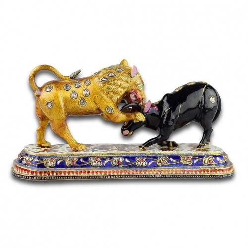 Enameled Gold Sculpture Of A Lion Attacking An Ox. Indian, 19th-20th Centur - 
