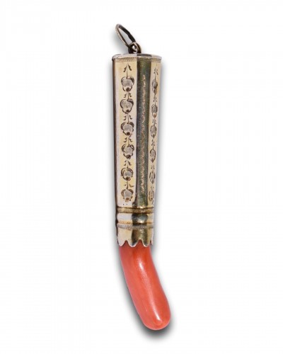 Curiosities  - Silver gilt mounted coral teether - Probably English, late 18th century.