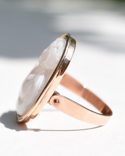 XVIe siècle et avant - Bague en or avec un camée en agate, Italie XVIe siècle