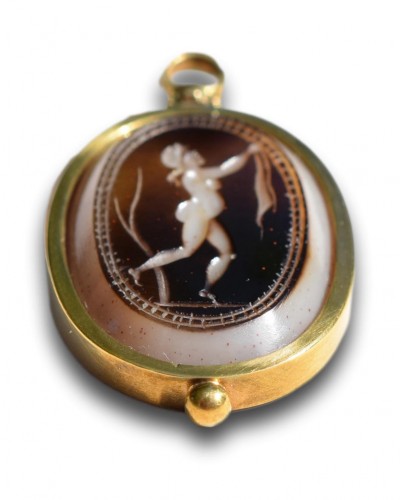 Antique Jewellery  - Gold Pendant With An Agate Intaglio Of The Bathing Venus. Italian, C.1700.