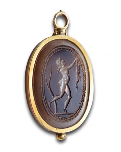  - Gold Pendant With An Agate Intaglio Of The Bathing Venus. Italian, C.1700.