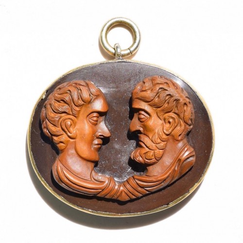 Bijouterie, Joaillerie  - Camée en agate aux bustes de l'Empereur Hadrien et Ad' ntinoüs, Italie vers 1700.