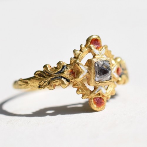 A High Carat Gold And Enamel Ring Set With A Point Cut Diamond. Spanish - Antique Jewellery Style 
