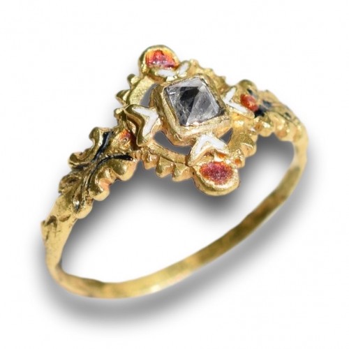 Antiquités - Bague en or et émail sertie d'un diamant, Espagne 17e siècle