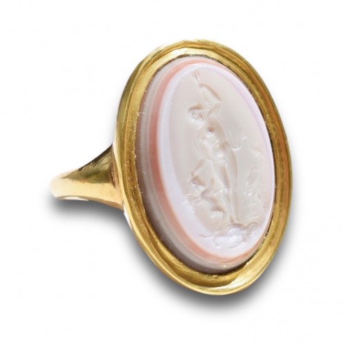 Antiquités - Agate Intaglio With Venus And Cupid. Italian, 17th Century.