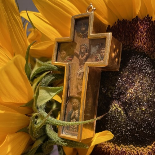 Gold Mounted Wooden Cross Pendant - Mexican, Around C.1600. - 