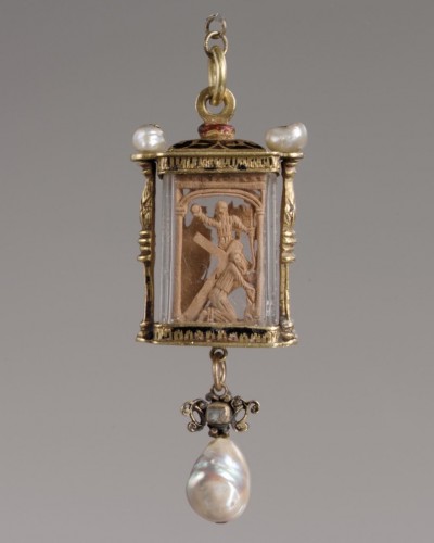 Pendentif croix en bois monté sur or - Mexique vers 1600 - 