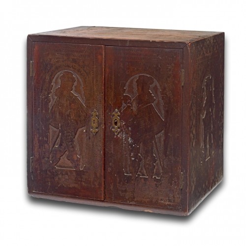 Adige table cabinet with Renaissance figures and animals. Italian, 17th cen - 