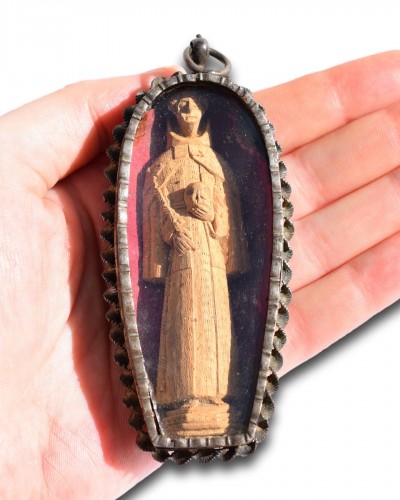 Pendentif en argent avec Saint Antoine. Colonial espagnol, 17e - 18e siècle. - 