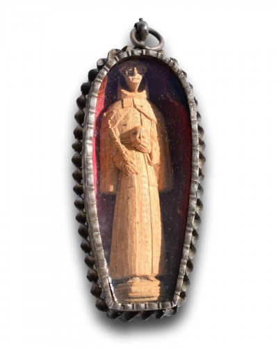  - Pendentif en argent avec Saint Antoine. Colonial espagnol, 17e - 18e siècle.