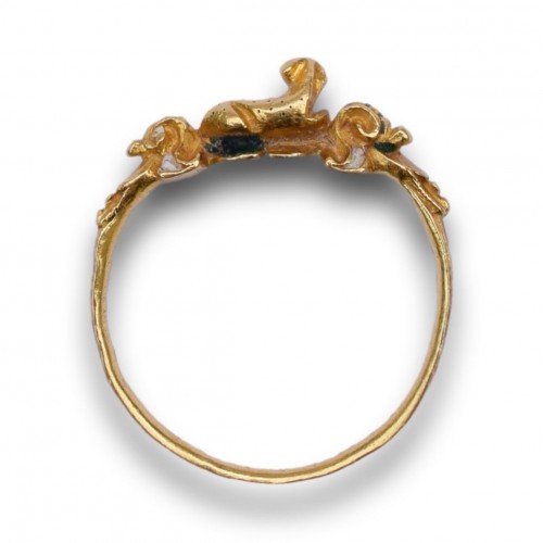 Bague Renaissance en or et émail avec un chien tacheté - Allemagne XVIe siècle - Bijouterie, Joaillerie Style 