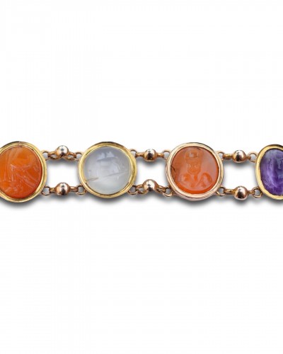Antique Jewellery  - Grand tour gold bracelet with ancient Roman hard stone intaglios