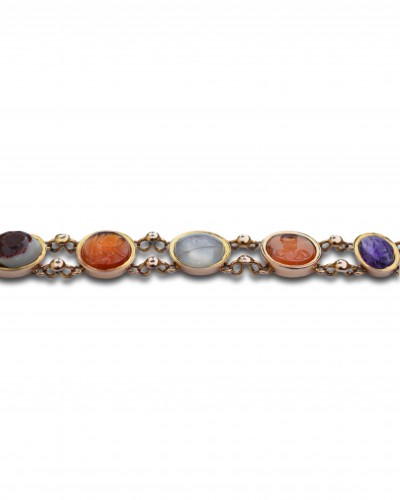 Grand tour gold bracelet with ancient Roman hard stone intaglios - 