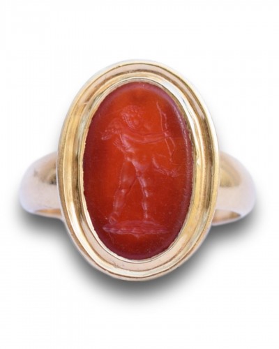 Antique Jewellery  - Neoclassical gold ring with an intaglio of Cupid - France19th century