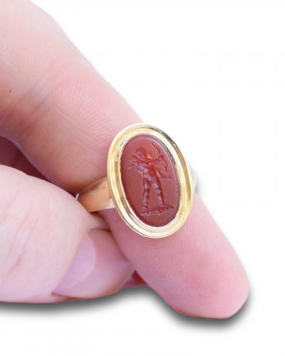 Neoclassical gold ring with an intaglio of Cupid - France19th century - 