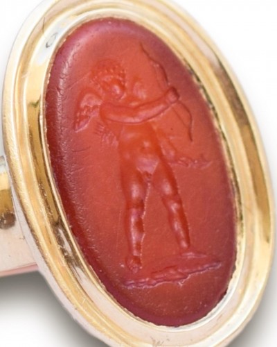 Neoclassical gold ring with an intaglio of Cupid - France19th century - 