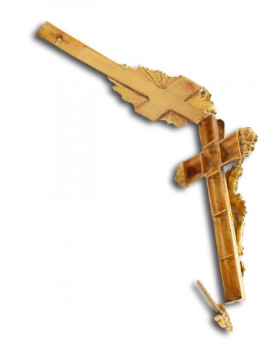 18th century - Heavy, high carat gold reliquary cross pendant. Spanish, late 18th century.