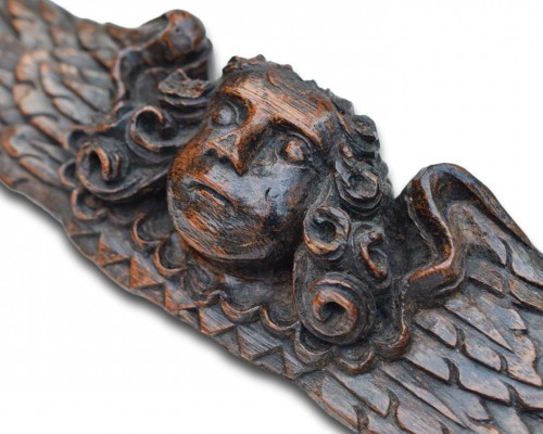 Relief en chêne d'une tête d'anges ailés, Angleterre début du XVIe siècle - 