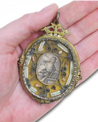 Pendentif reliquaire en argent vermeil, Espagne début du XVIIe siècle - Bijouterie, Joaillerie Style 