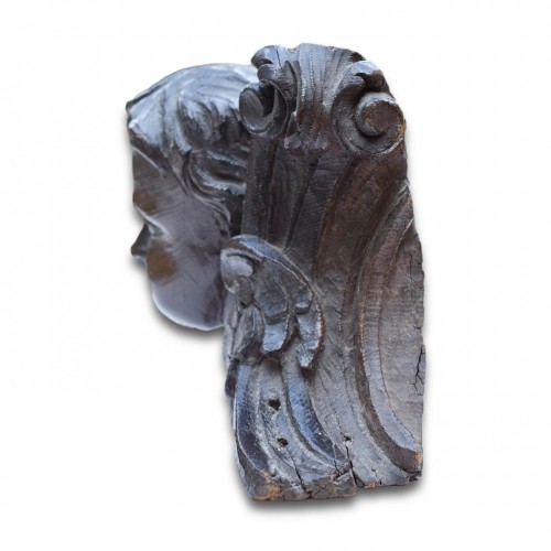 Antiquités - Relief en chêne de têtes de putti ailés, Angleterre XVIIIe siècle.