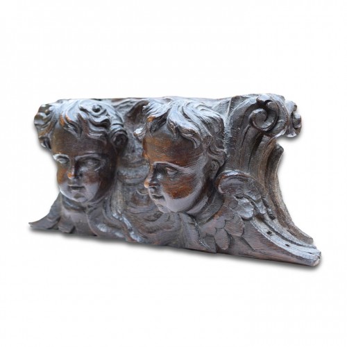 Antiquités - Oak relief of winged putti heads. English 18th century