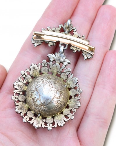 17th century - Diamond set devotional pendant with a micro sculpture. Spanish, c.1700.