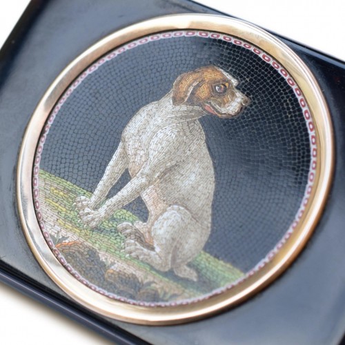  - Tabatière avec micromosaïque d'un chien attribué à Giacomo Raffaelli