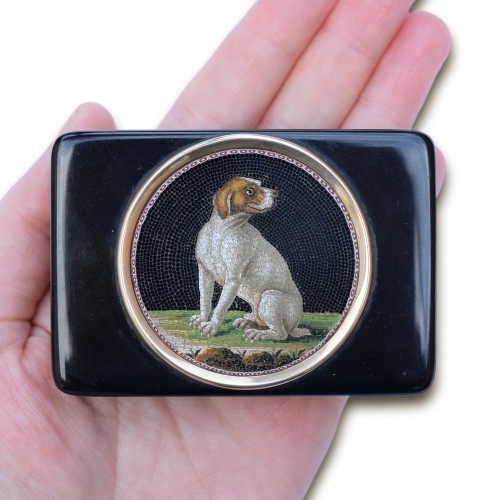 Antiquités - Snuff box with Micromosaic of a hound attributed to Giacomo Raffaelli