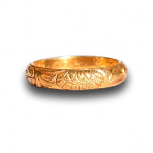 Finely engraved gold memento mori ring, England 17th century. - Antique Jewellery Style 