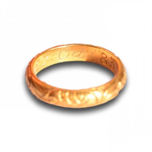 Finely engraved gold memento mori ring, England 17th century. - 