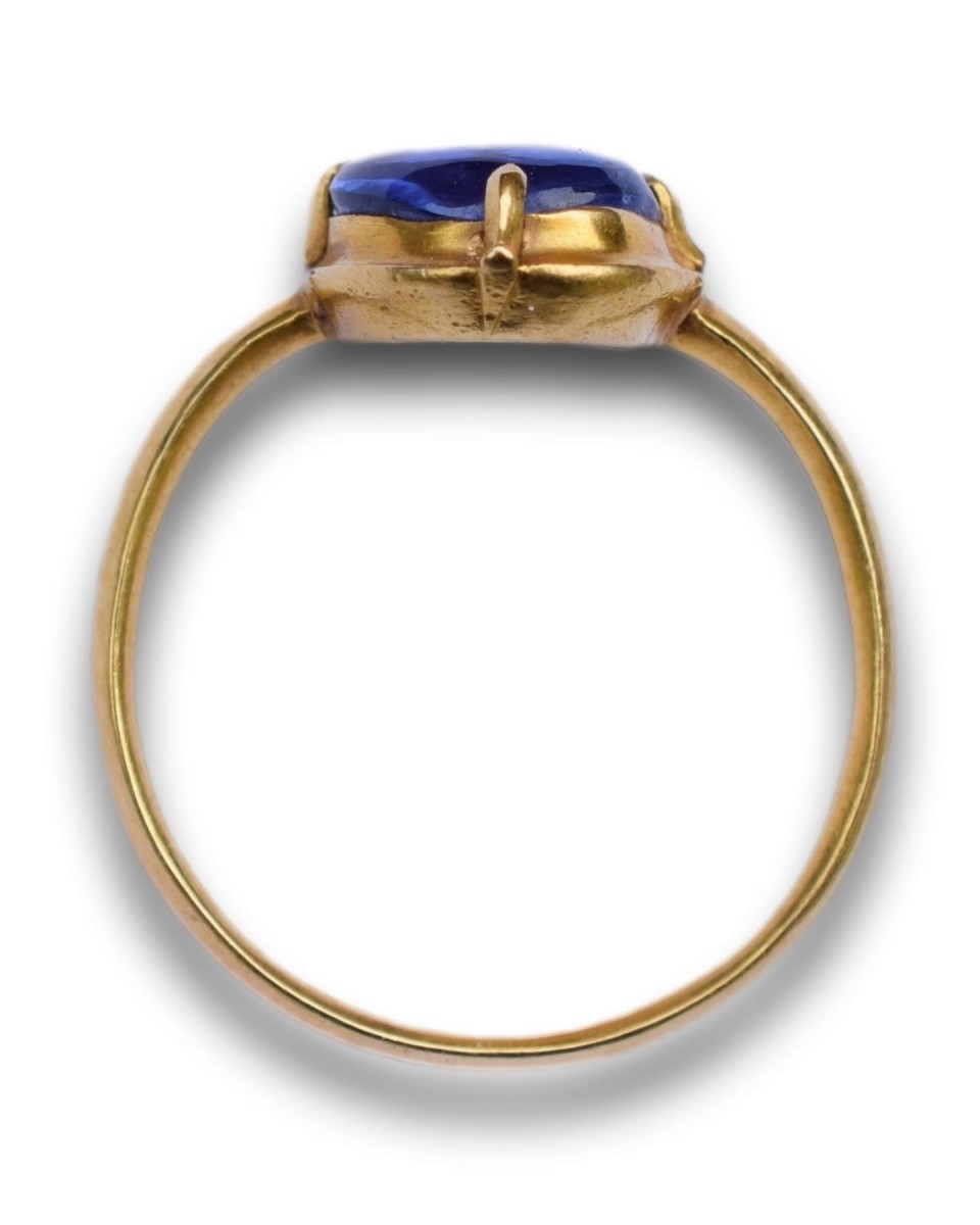 A cabochon sapphire ring by Van Cleef & Arpels | Sapphire ring, Rings, Sapphire  jewelry