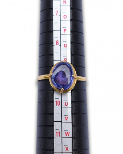 Antique Jewellery  - Extremely fine and important cabochon sapphire ring. English, 13th century.