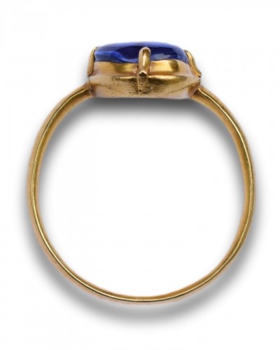 Bague saphir cabochon extrêmement fine et importante, Angleterre XIIIe siècle - Matthew Holder