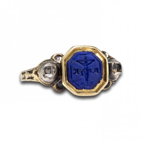 Antique Jewellery  - Baroque ring with a lapis intaglio of the crucifixion. German, c.1670