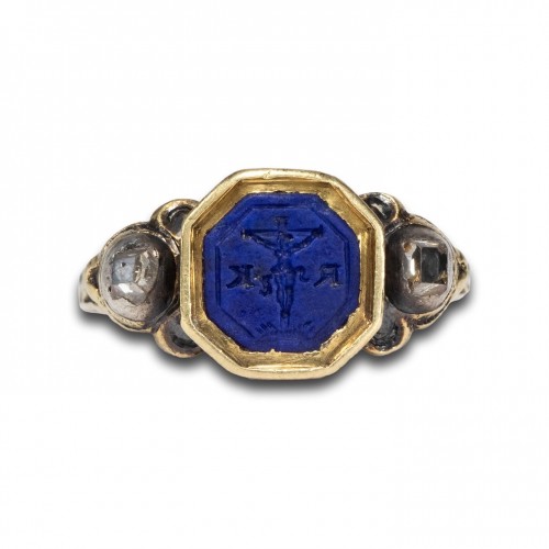 Baroque ring with a lapis intaglio of the crucifixion. German, c.1670 - 