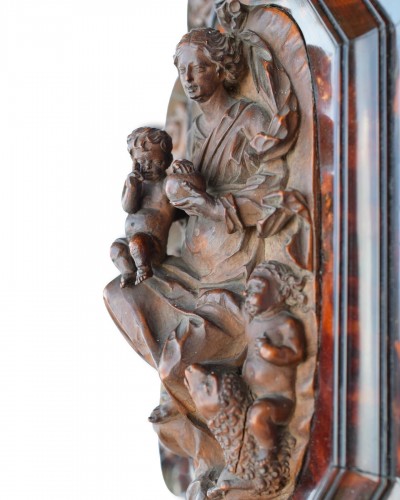 Boxwood relief of the Virgin &amp; Child, circle of Mattheus van Beveren. - 