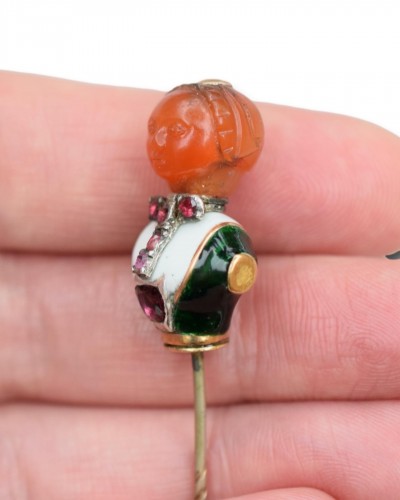 Antique Jewellery  - Gold stickpin with an agate and enamel bust. - France or Germany18th century