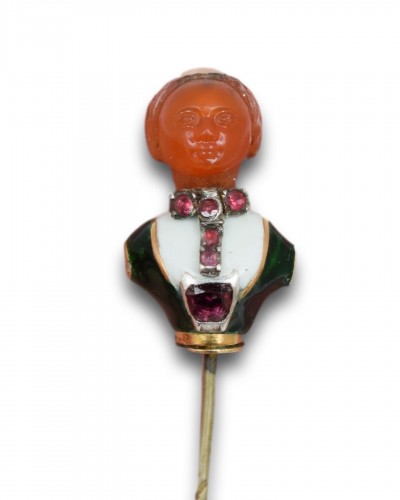 Gold stickpin with an agate and enamel bust. - France or Germany18th century - 