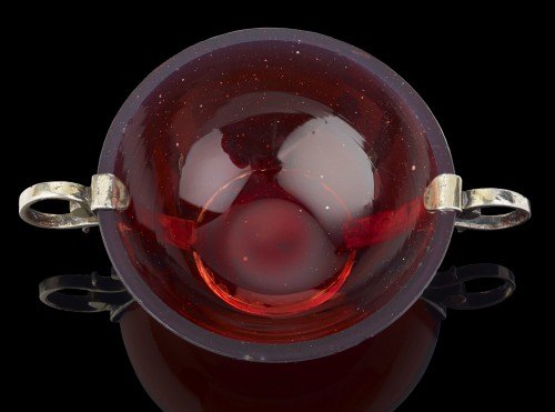 Bol en verre rubis avec montures en argent doré vers 1690 - Verrerie, Cristallerie Style 