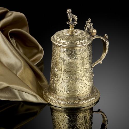 Une chope Renaissance en argent doré - Argenterie et Arts de la table Style 
