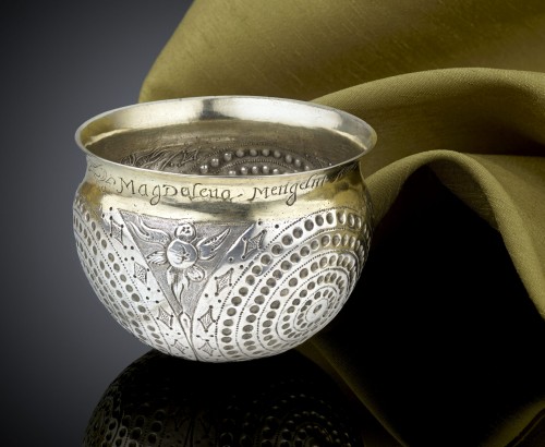 Coupe Bratina/Tumbler en argent et en vermeil de Nuremberg vers 1630 - Argenterie et Arts de la table Style 