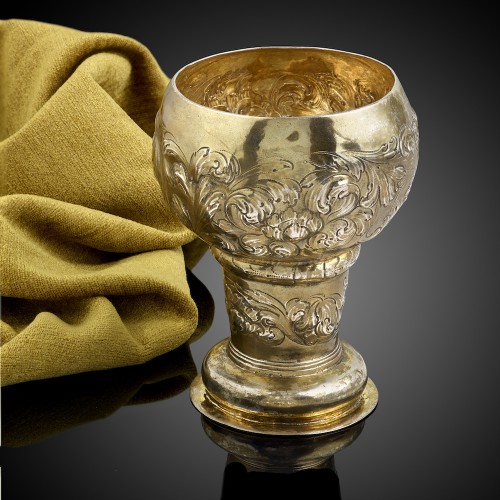 Argenterie et Arts de la table  - Un "Roemer" en argent doré, marqué pour Nuremberg vers 1690