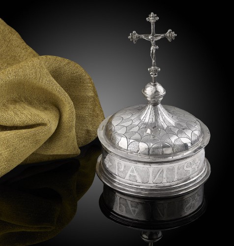 A Spanish silver Pyx c.1600 - silverware & tableware Style 