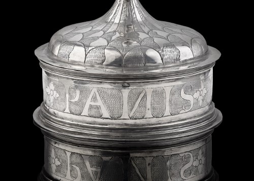 Argenterie et Arts de la table  - Pyx en argent espagnol vers 1600