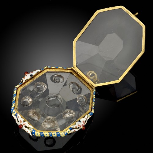 A rock crystal locket, mounted with gold and enamels, Italian or Spanish, 1 - 