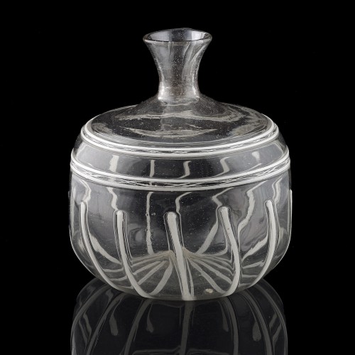 Petite bouteille en verre décoré de filigrane blanc - Venise ou Catalogne, 2e moitié - Verrerie, Cristallerie Style 