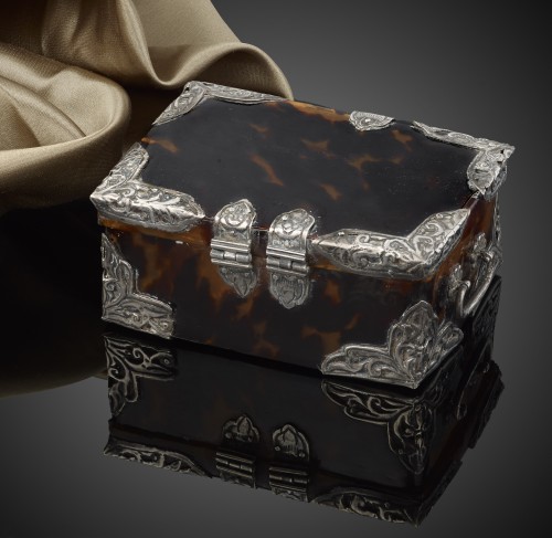 Little Tortoiseshell Box with Silver Mounts; 17th Century - Objects of Vertu Style 